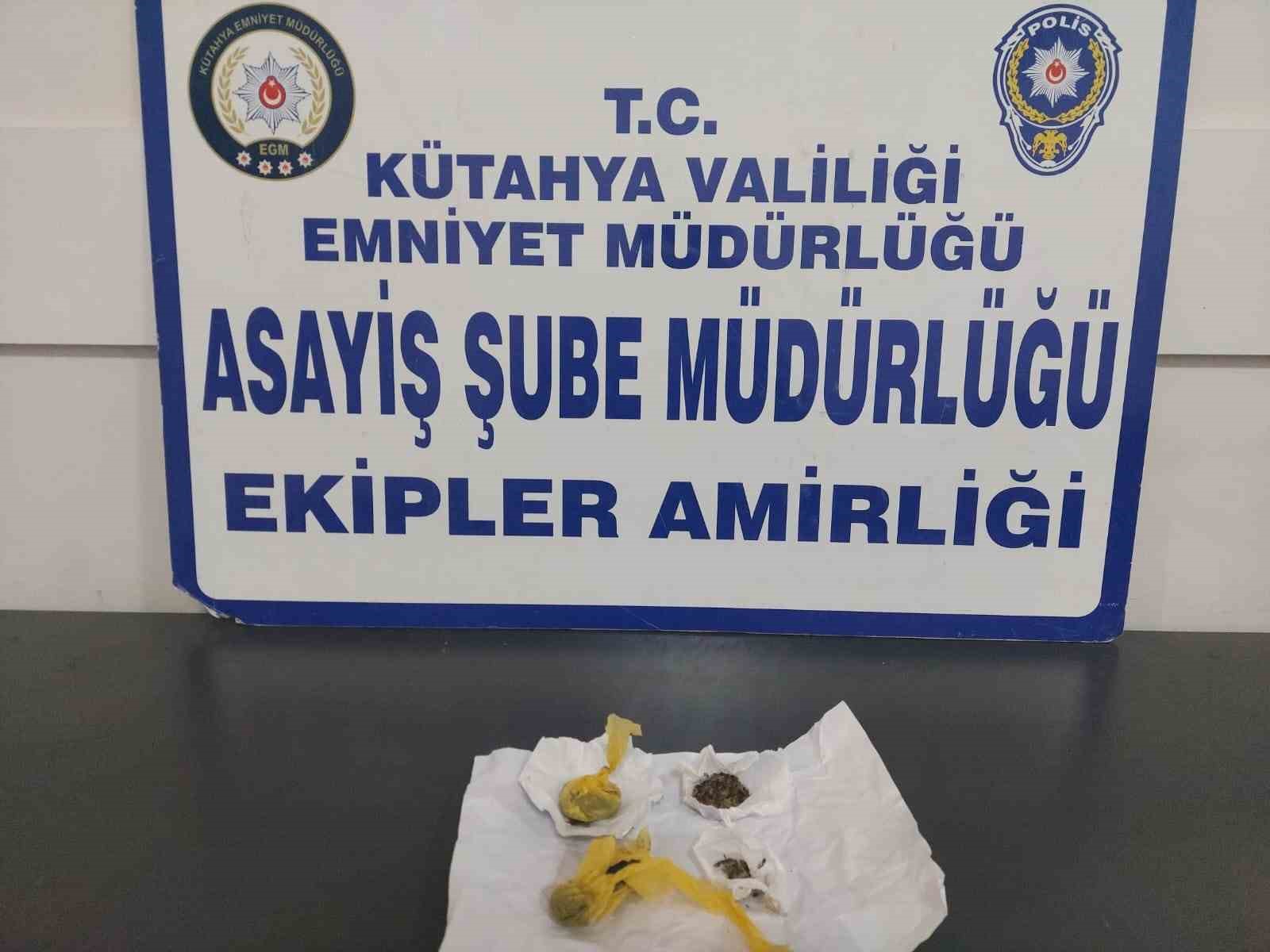 Kütahya'da yapılan operasyonda uyuşturucu ele geçirildi.