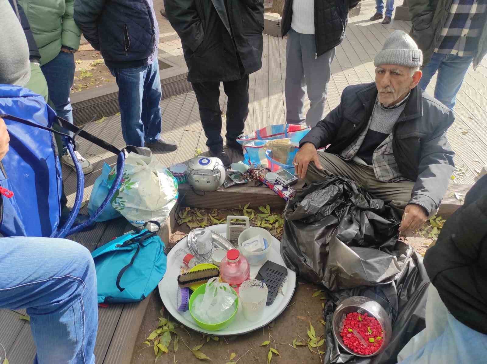 Eskişehir'de hızlıca satıp kaybolan sokak satıcısı!