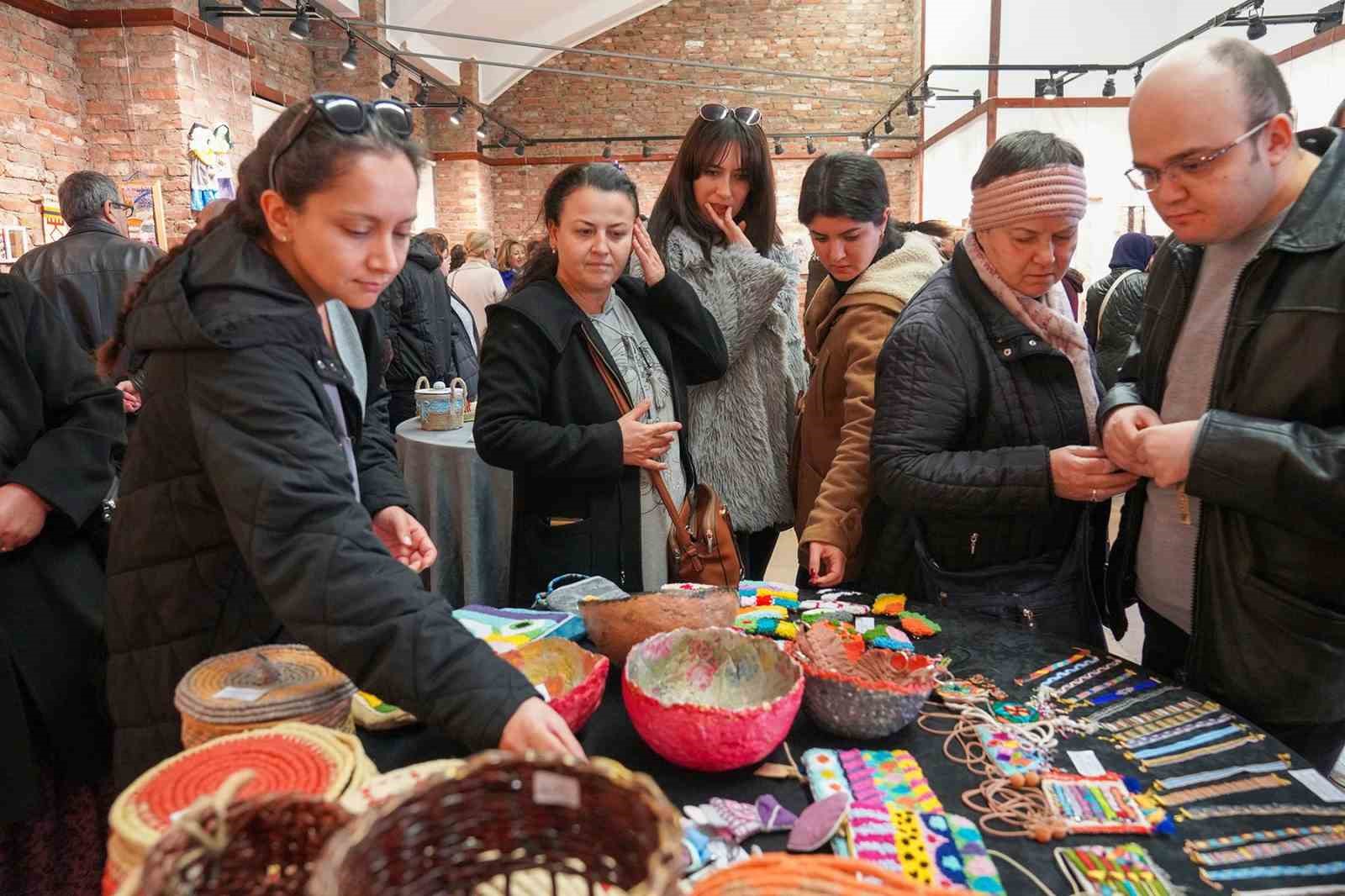 Eskişehir Engellilerin Ürettiği Eserlerden Oluşan Sergi Açıldı