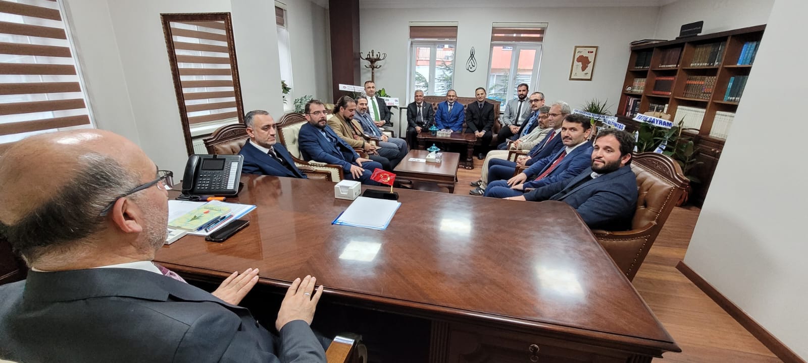 Afyonkarahisar İl Müftülüğü'nde görev yapan ve cezaevlerinde yardımcı olan vaizler, İl Müftüsü'nü ziyaret etti.