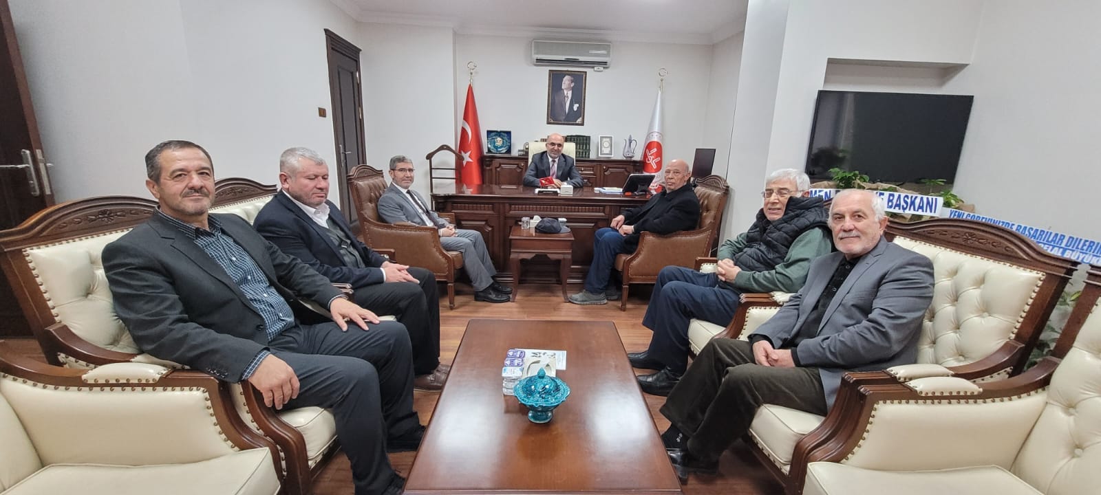 Afyonkarahisar'daki Ezcacı Sedat Zora Camii, İl Müftülüğü'nü ziyaret etti.