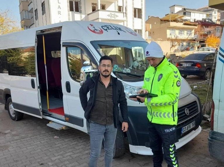 Afyonkarahisar Sandıklı'da Okul Servislerine Denetim