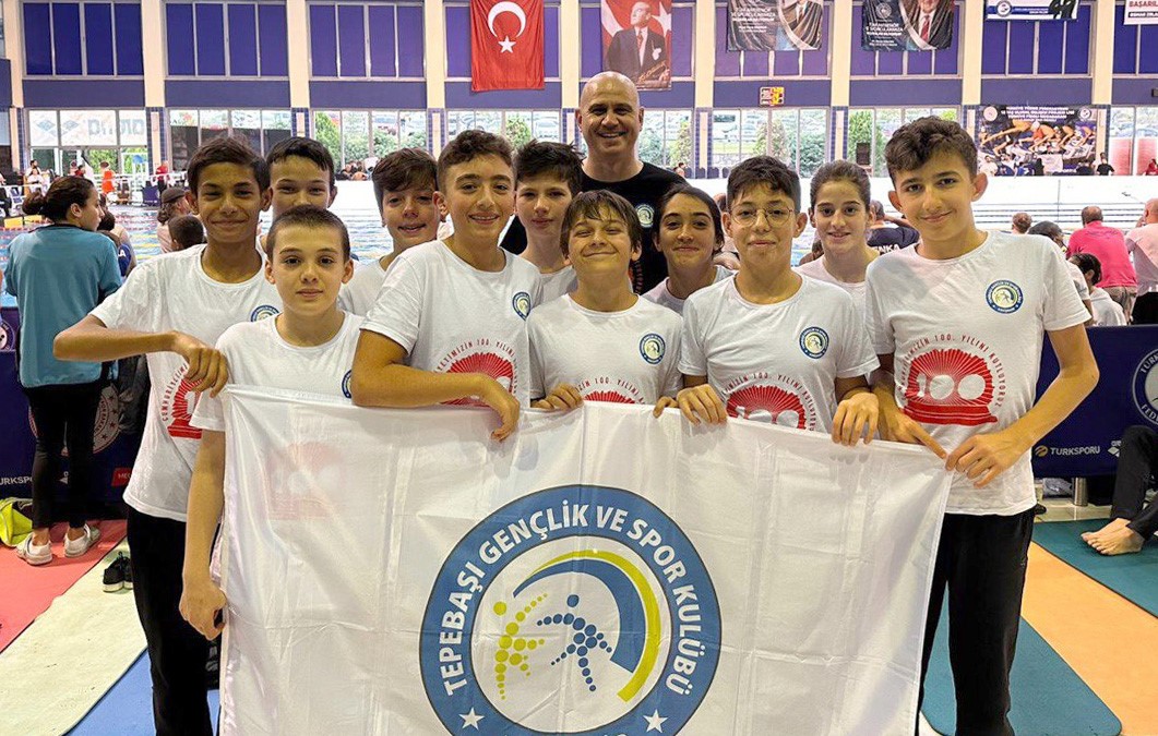 Tepebaşı Spor Kulübü, Yüzme Türkiye Finali'nde büyük başarı elde etti.