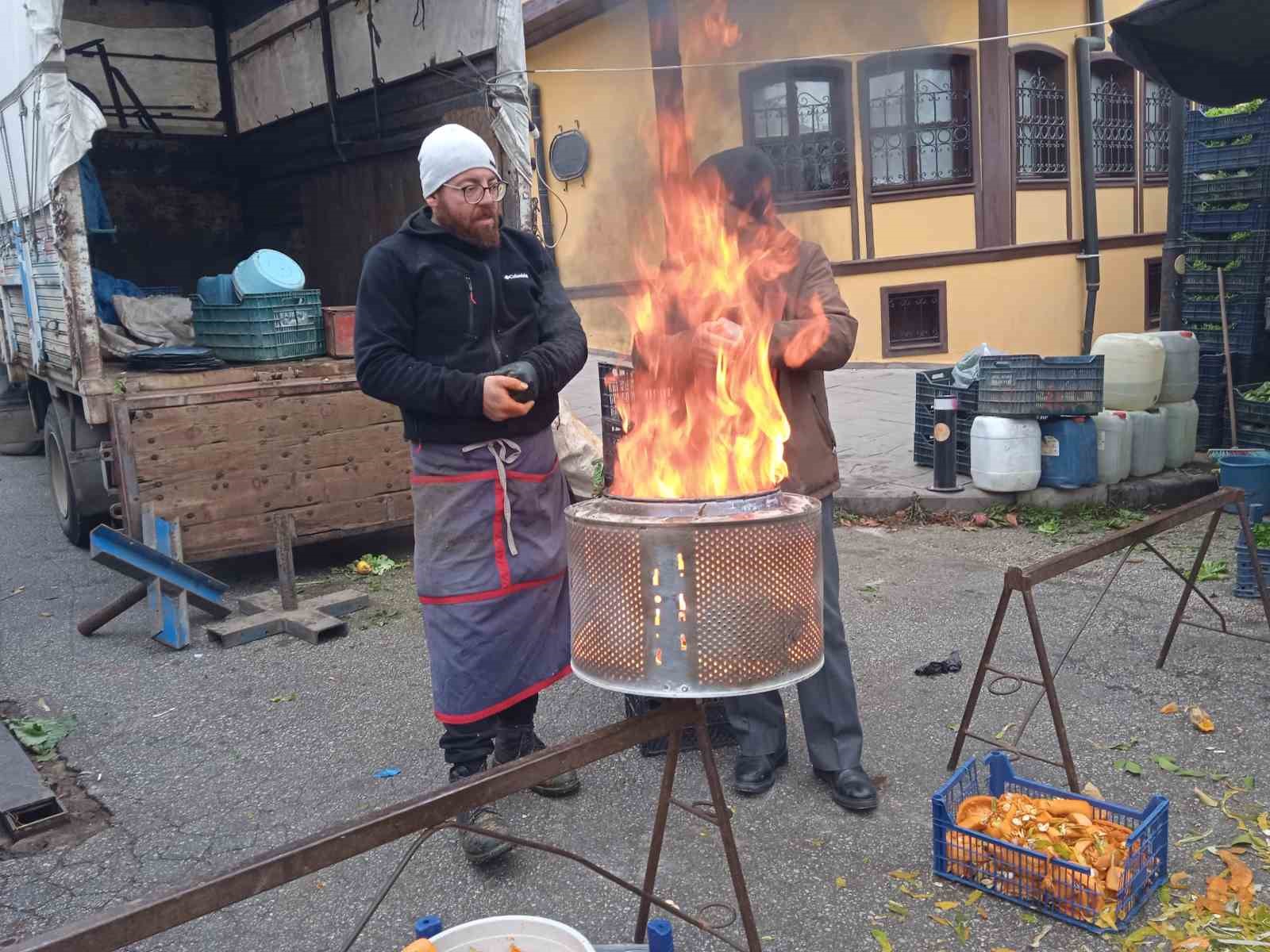 Eskişehir'de Pazarcılar Soğuk Hava Koşullarına Karşı Mücadele Ediyor