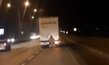 Eskişehir'de Tehlikeli Tır Sürüşü O anlar kamerada!