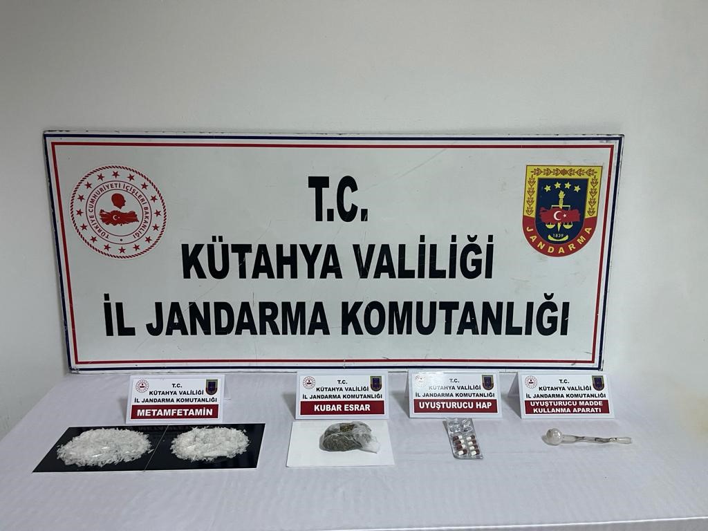 Kütahya'da Uyuşturucu Operasyonu: İki Şüpheli Tutuklandı