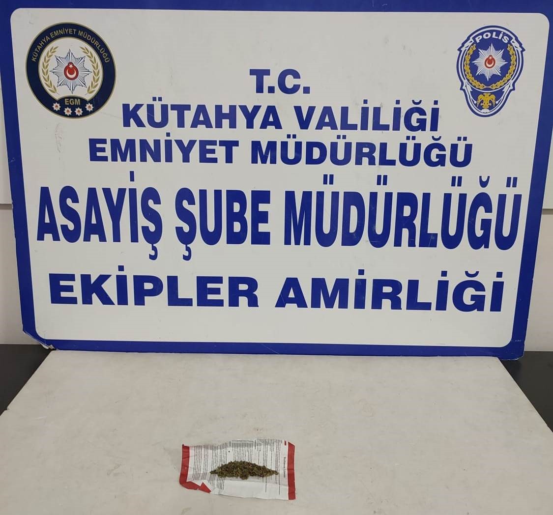 Kütahya'da Polis Operasyonunda 82 Kişi ve 49 Araç Kontrol Edildi