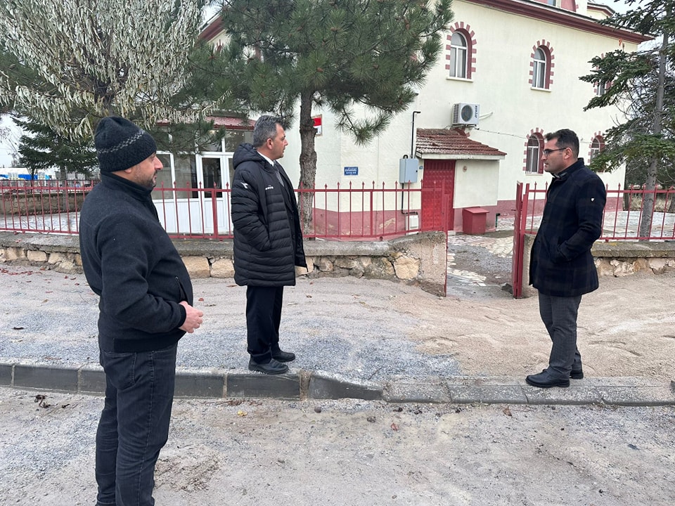 Belediye Başkanı Serkan Koyuncu, kaldırım çalışmalarını denetledi