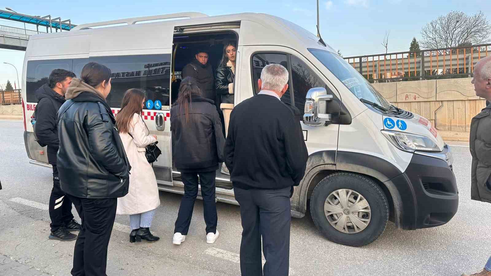 Bilecik'te Minibüs Doluluk Sorunu: Vatandaşlar ve Öğrenciler Çileden Çıkıyor