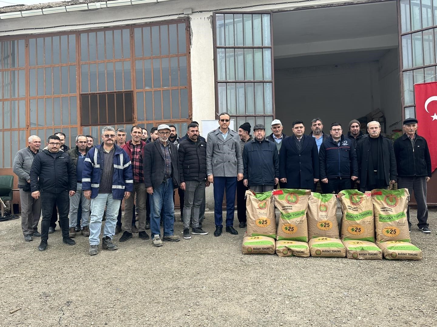 Emet'te Çiftçilere Ücretsiz Buğday Tohumu Dağıtıldı