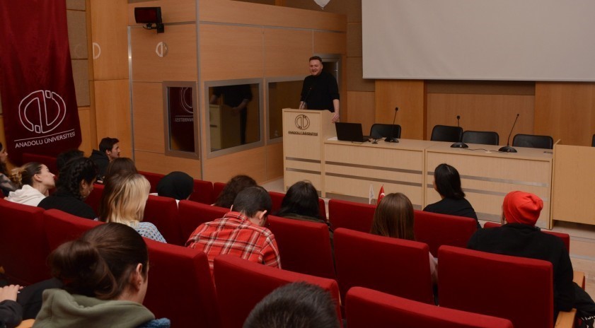 Anadolu Üniversitesi'nde Sanat Tarihçisi Celil Sadık'ın Söyleşisi