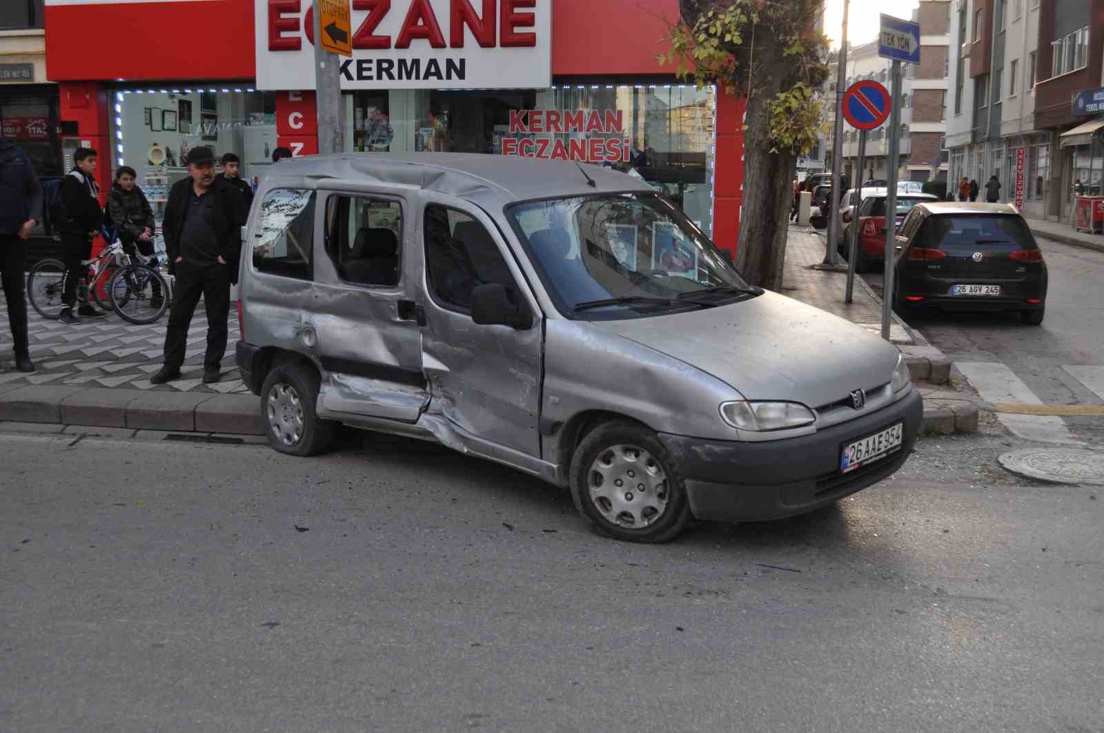 Eskişehir'de Trafik Kazası: Maddi Hasar