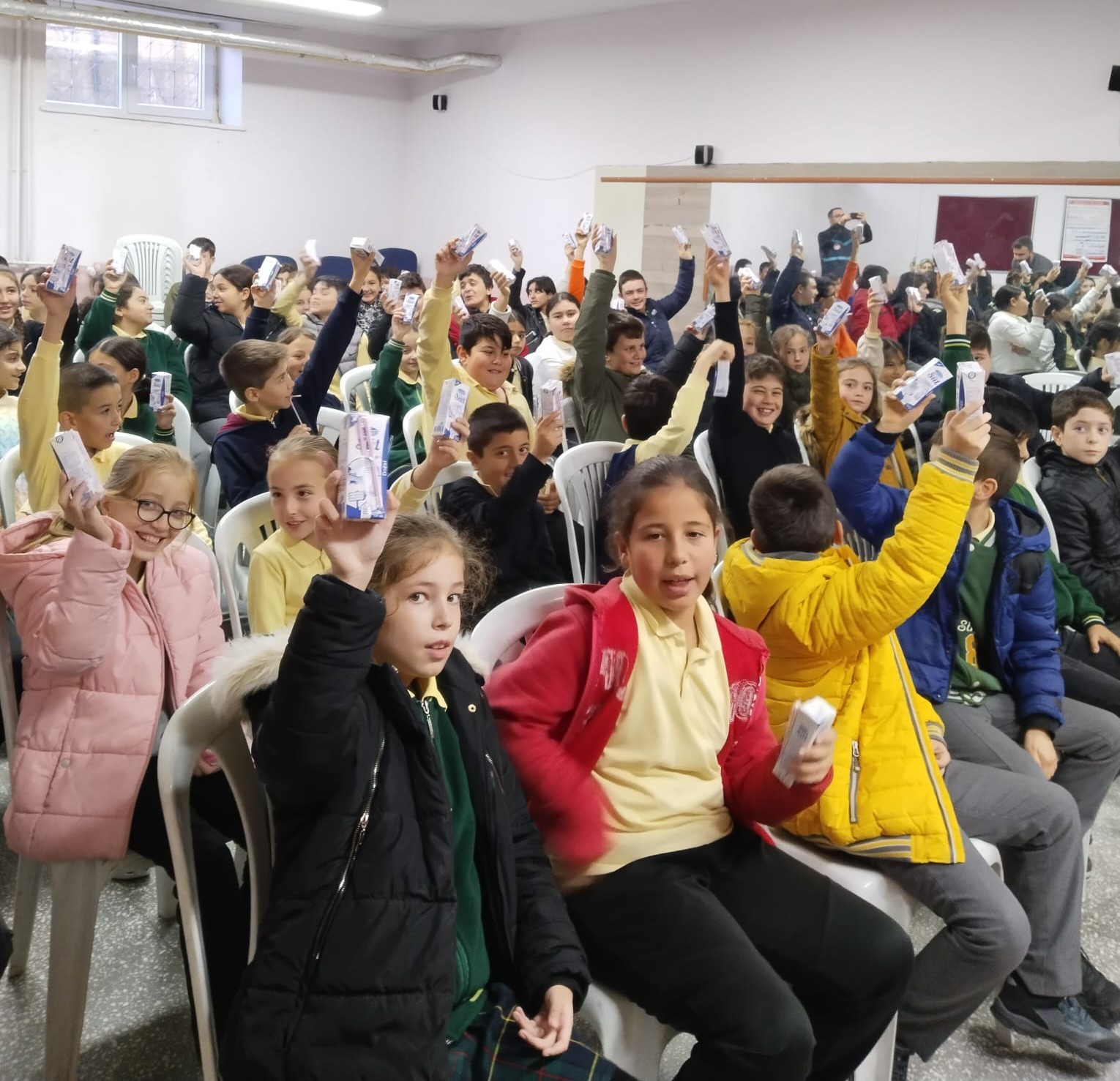 Bilecik İl Tarım ve Orman Müdürlüğü'nden Öğrencilere Süt İkramı