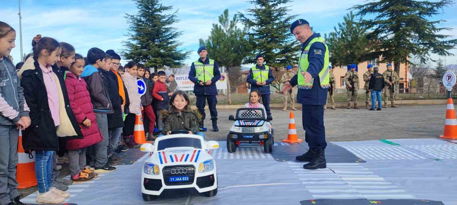 Bilecik Jandarma, Çocuklara Trafik Eğitimi Veriyor