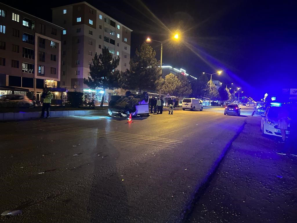 Bozüyük'te korkutan trafik kazası: 3 yaralı.