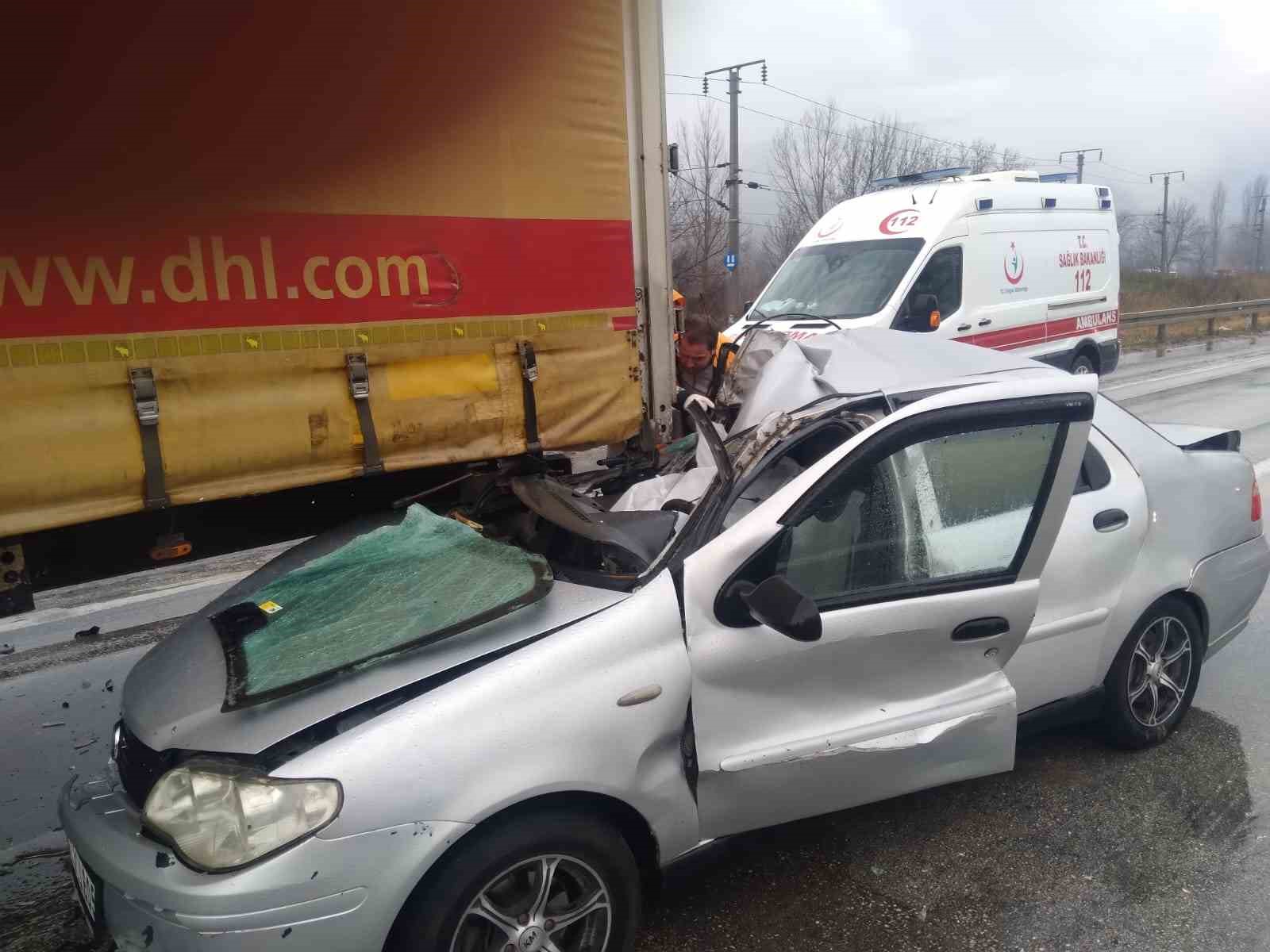 Bilecik'te korkunç trafik kazası: 1 ölü, 1 yaralı.