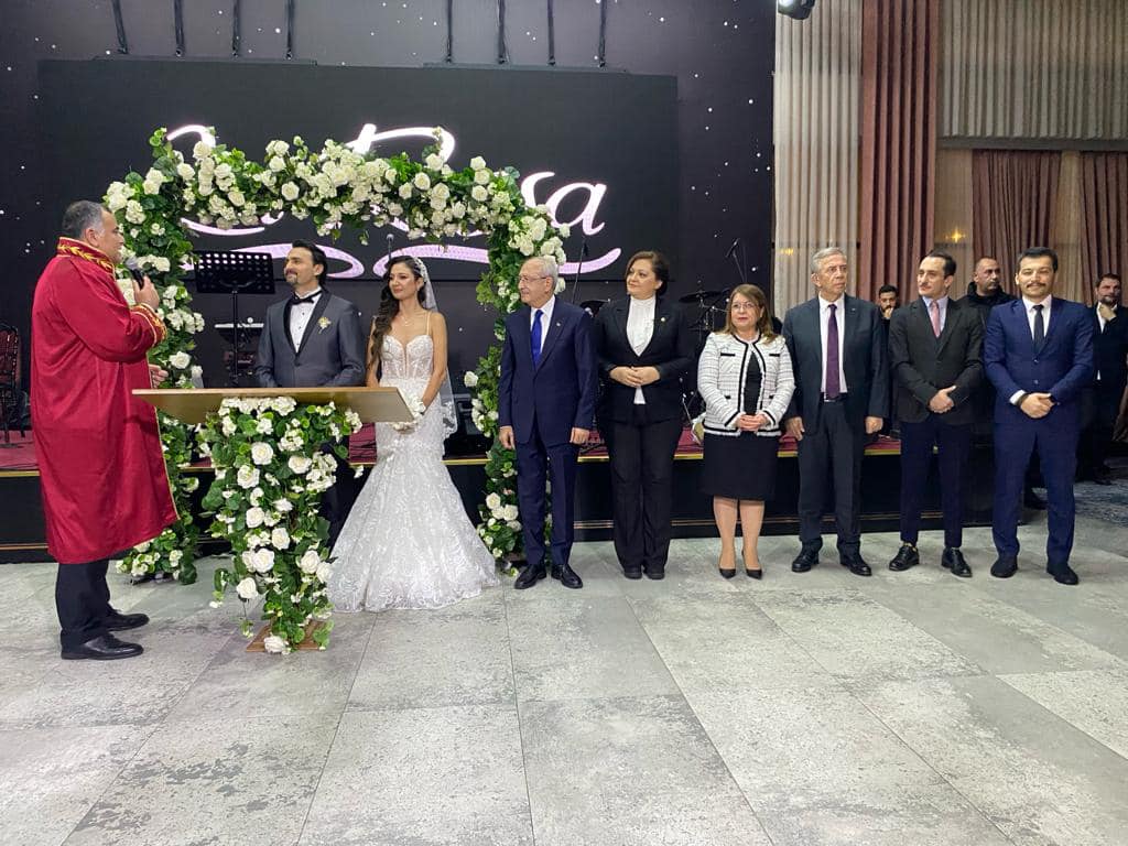 CHP Milletvekili Burcu Köksal, Kılıçdaroğlu ile nikah şahidi oldu.