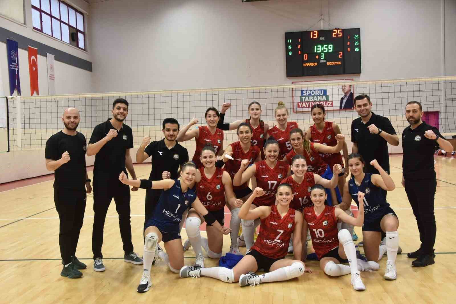 Bozüyük Belediyesi Kadın Voleybol Takımı Karabük'ü 3-0 yendi