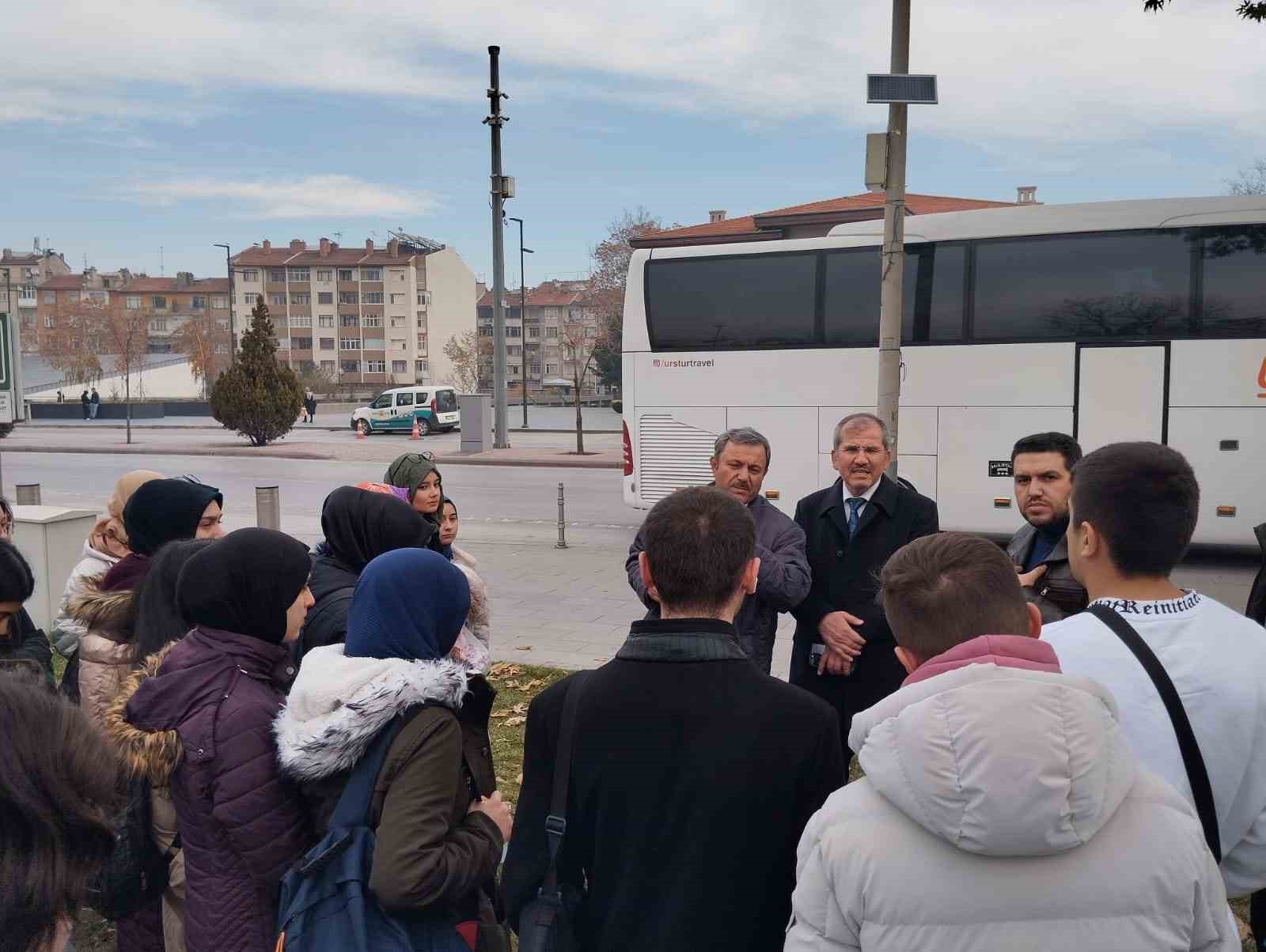 Eskişehir öğrencileri Konya'da tarih dolu gezi yaptı