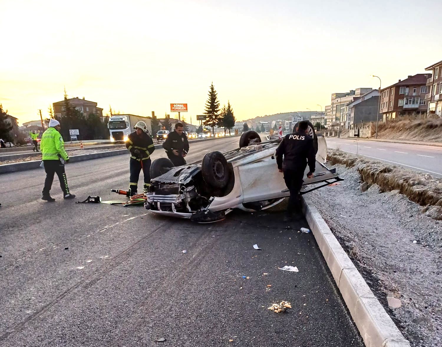 Kütahya'da Otomobil Kontrolden Çıktı: Yaralı