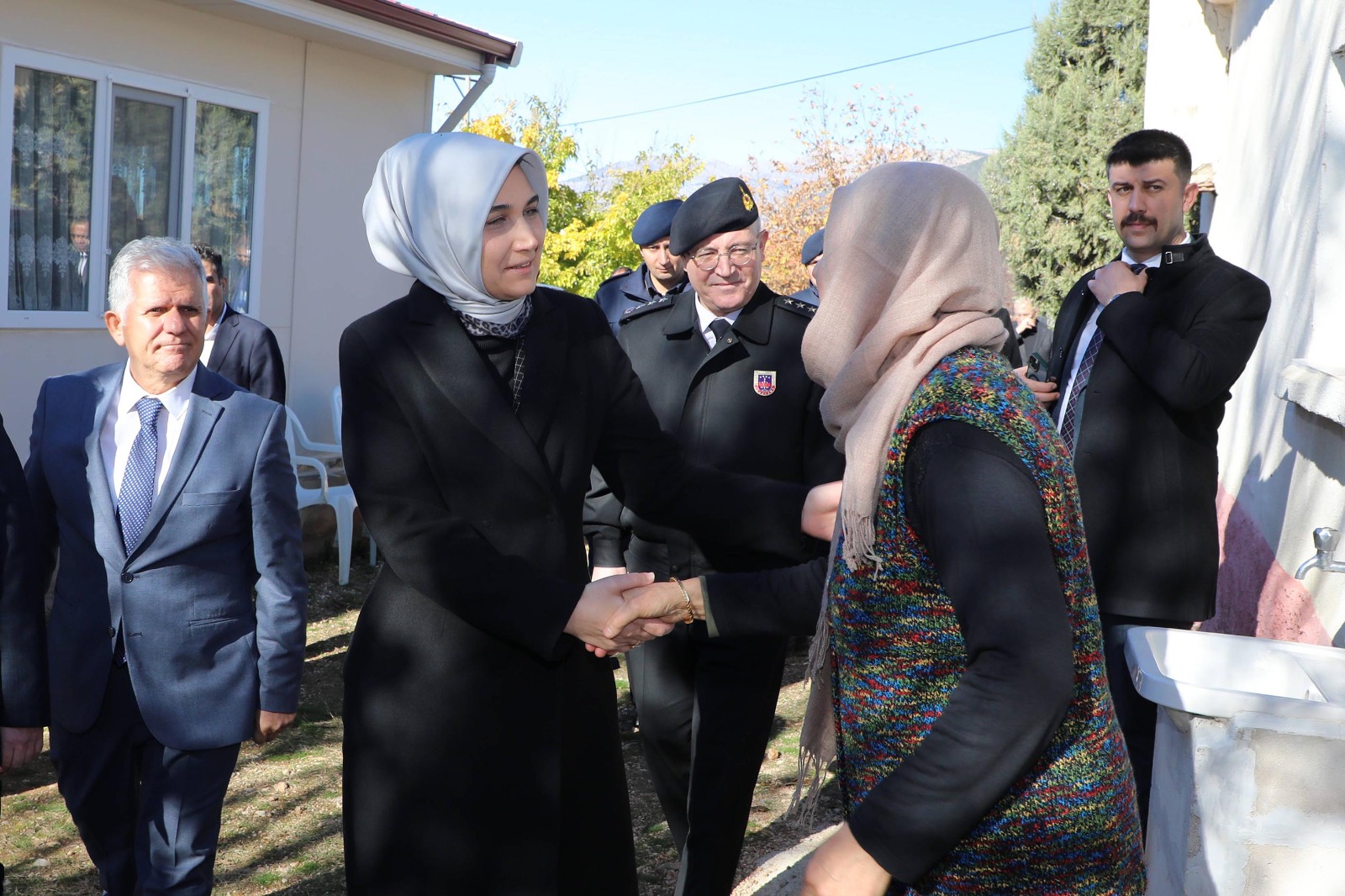 Vali Yiğitbaşı, Dinar ilçesine bağlı köyleri ziyaret etti ve vatandaşlarla bir araya geldi