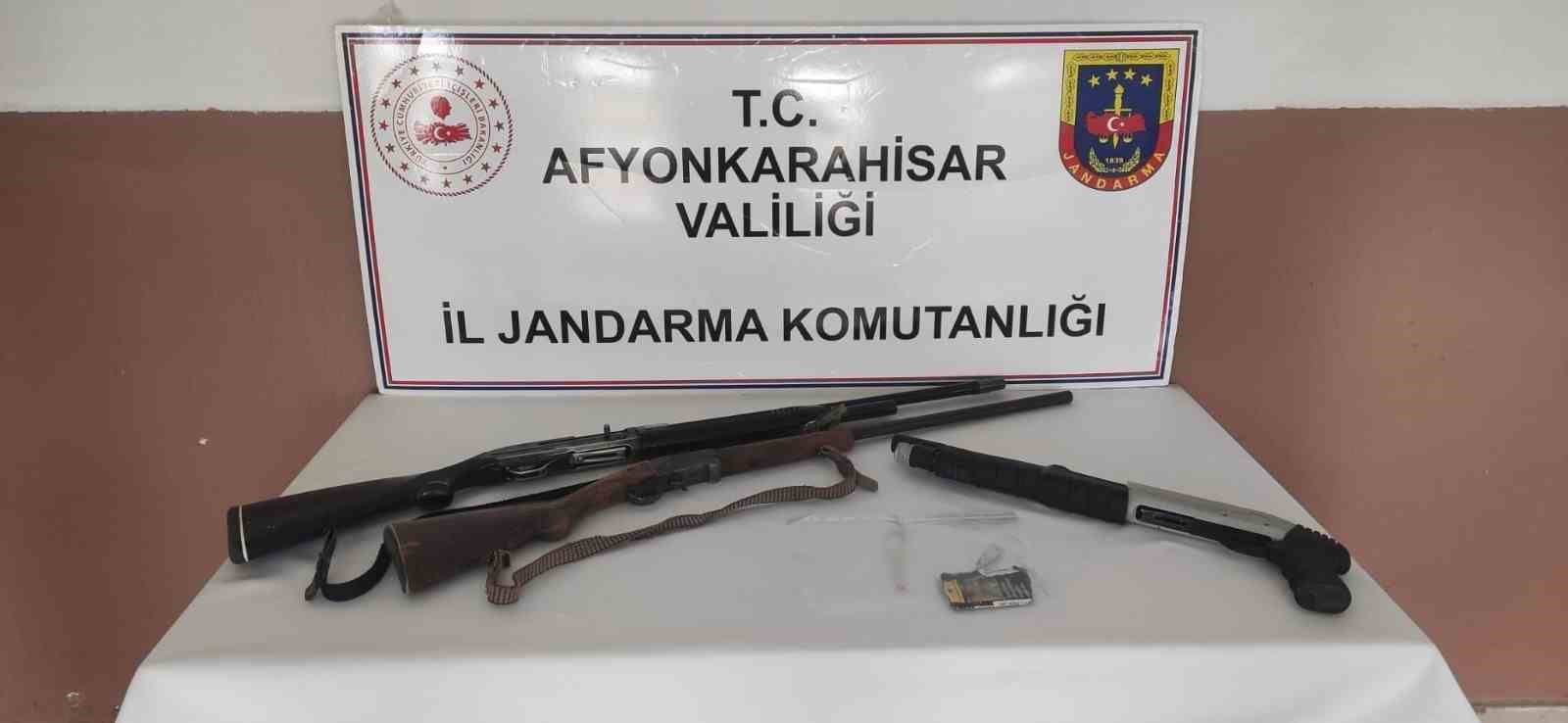 Afyonkarahisar'da jandarma operasyonu: 5 gözaltı!