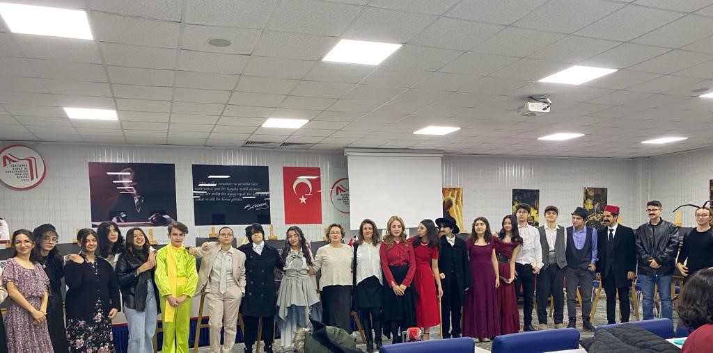 Eskişehir Atatürk Lisesi öğrencileri sergi ile büyüledi.