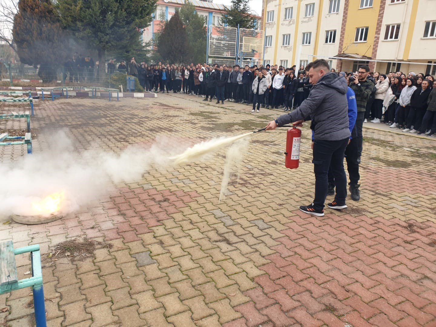 Afyonkarahisar'da Okullarda Afet Farkındalık Eğitimi ve Tatbikat Yapıldı