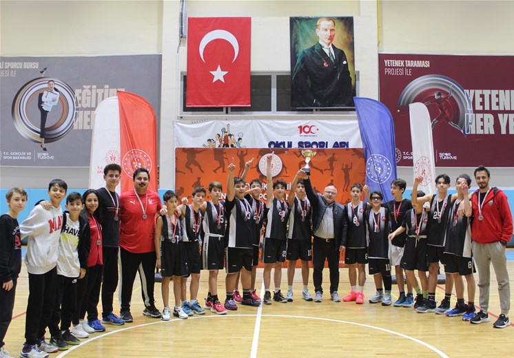 Afyonkarahisar'da U14 Basketbol Ligi Şampiyonu: Gazi Endüstri Meslek Lisesi