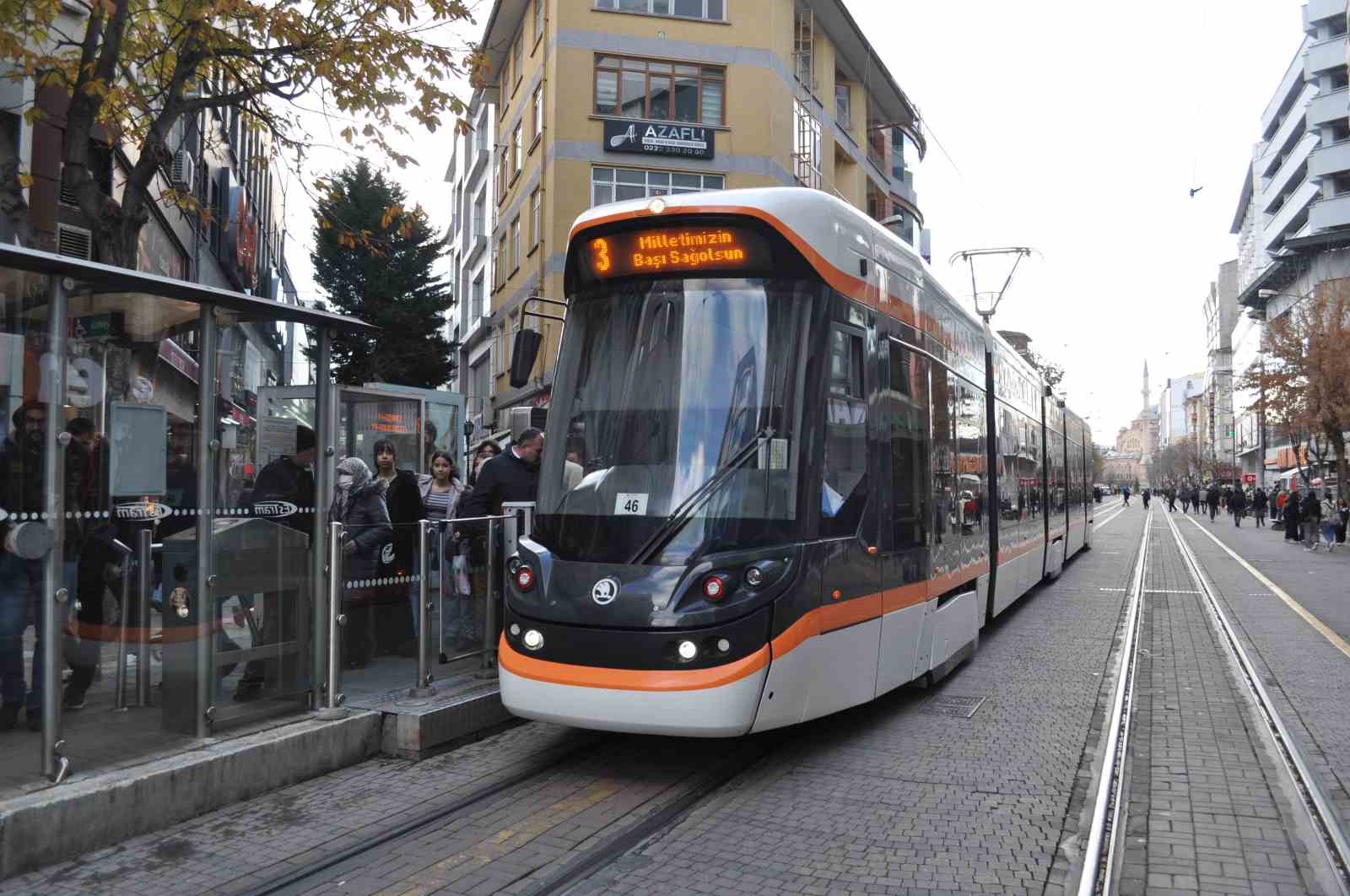 Eskişehir'de askerlere destek için tramvayda duygusal mesajlar