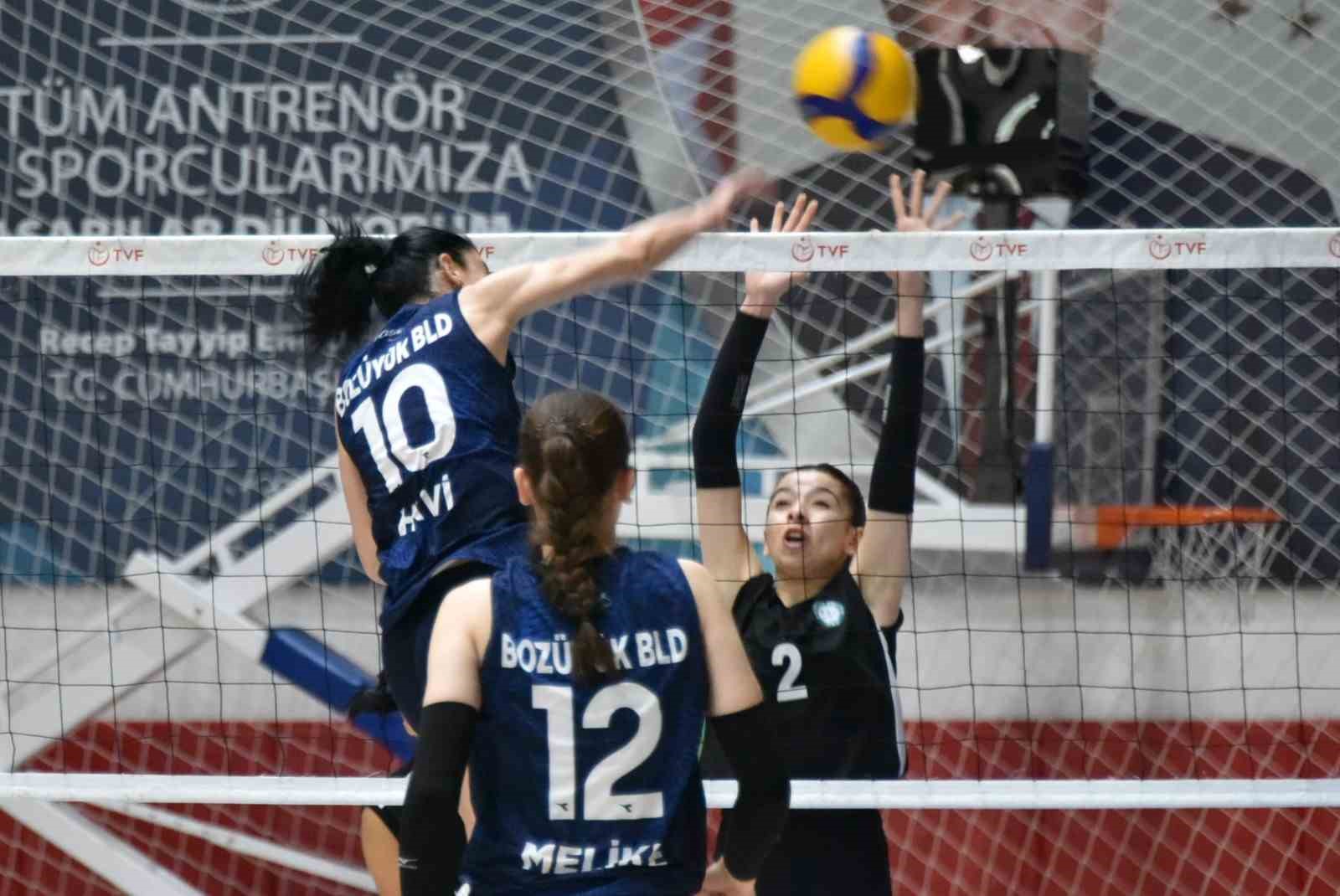 Bozüyük Kadın Voleybol Takımı Şampiyonluğa Koşuyor