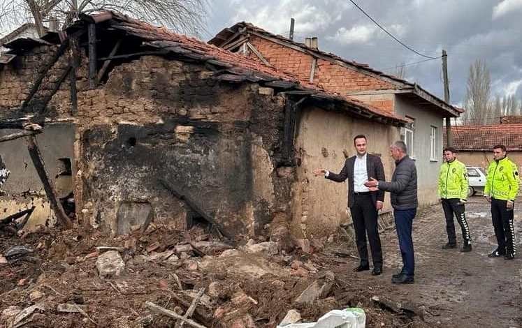 Aslanapa Kaymakamından Yangın Bölgesine Destek