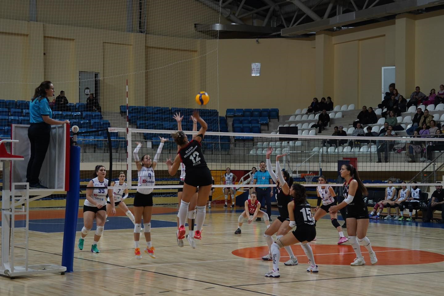 Bilecik Belediyesi Voleybol Takımı Düzce'yi 3-0 yendi