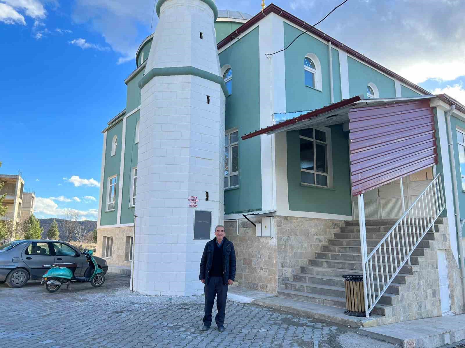 Emet İmam Hatip Camii, İmam Hatip Kadir Turan'ın öncülüğünde yenilendi