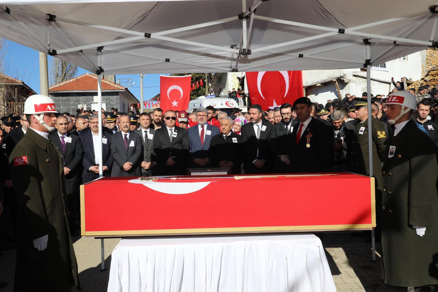 Afyonkarahisar'ın Güney Beldesi: Şehit Teğmen Ramazan Günay için gözyaşı ve dualarla vedalaştı.