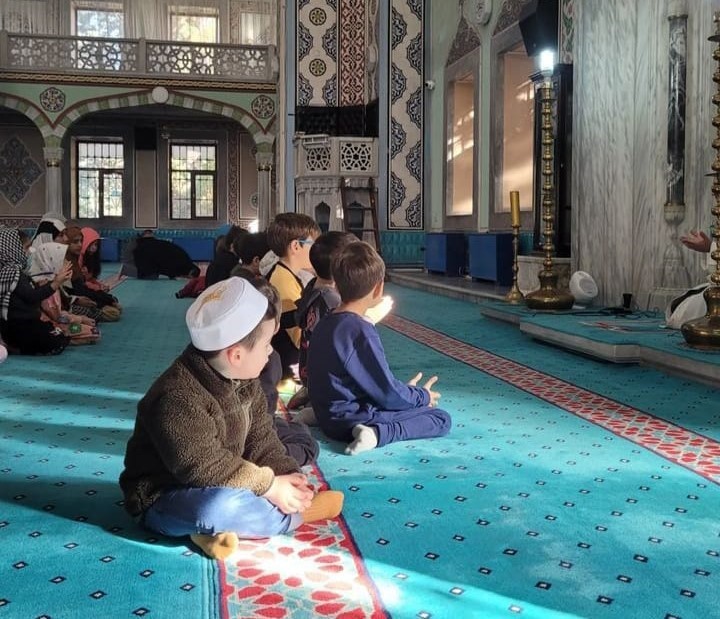 Eskişehir'de Çocuklar Şehitler İçin Namaz Kıldı!