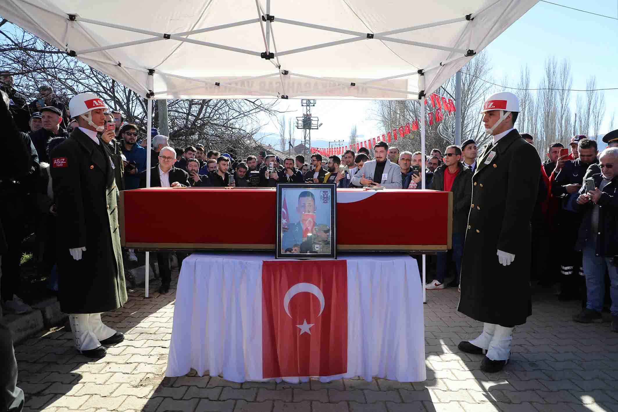 İraq'ta çıkan çatışmada şehit olan askerimizin son yolculuğu Afyonkarahisar'da yapıldı