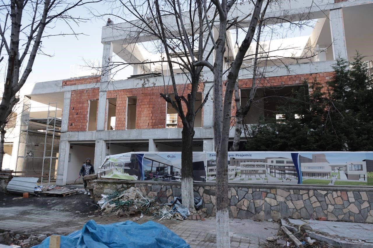 Kütahya Belediye Başkanı Ulu Cami İş Merkezi'ni inceledi.