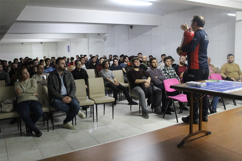 Afyonkarahisar'da Yurtlarda Öğrencilere AFAD Eğitimleri Veriliyor