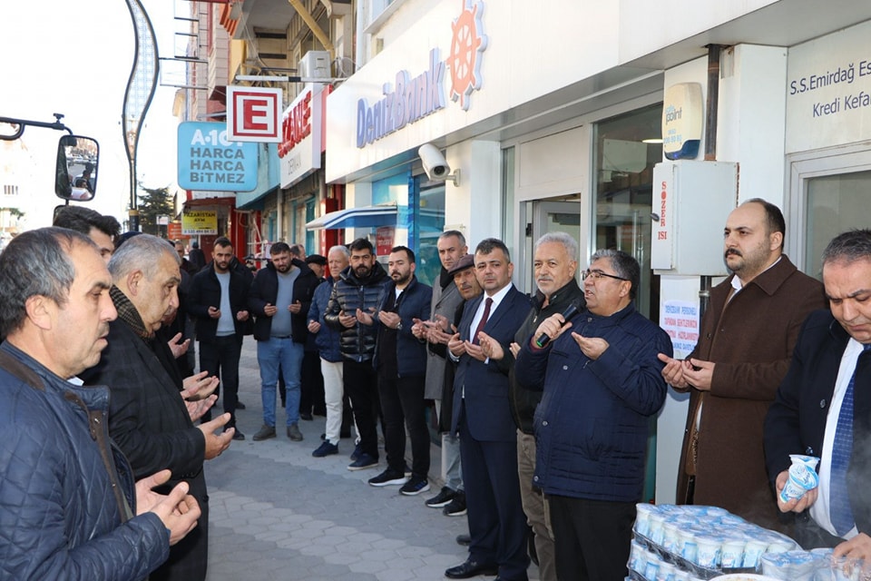 Denizbank çalışanları, şehitlere adanmış etkinlik düzenledi