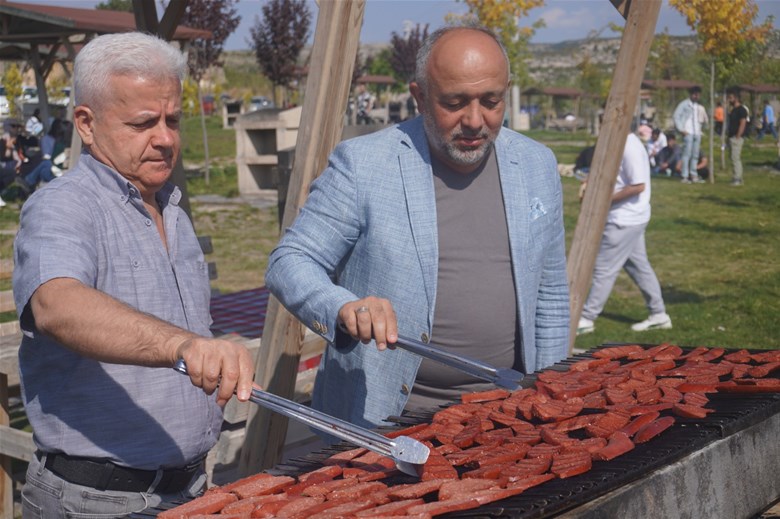 Afyonkarahisar'daki Yurtlarda Afyon Sucuğu İkramı!