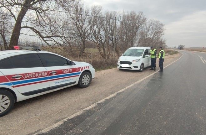 Eskişehir'de trafik denetimleri: 397 sürücüye 634 bin TL ceza kesildi.