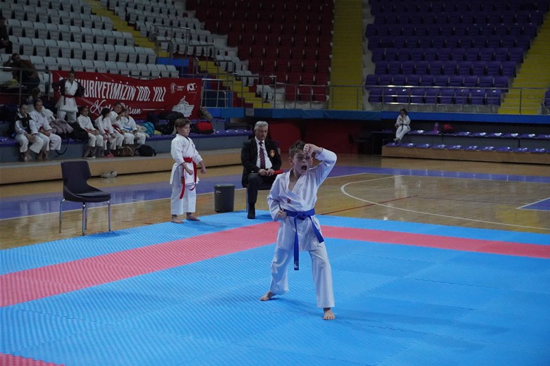 Afyonkarahisar'da Okul Sporları Karate Müsabakaları Başladı!