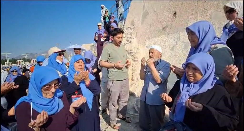 Ispartalı kafile, Eğirdir Gölü için Mekke'de yağmur duası etti.