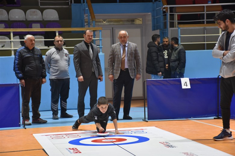 Afyonkarahisar'da Okul Sporları Floor Curling Müsabakaları Sona Erdi