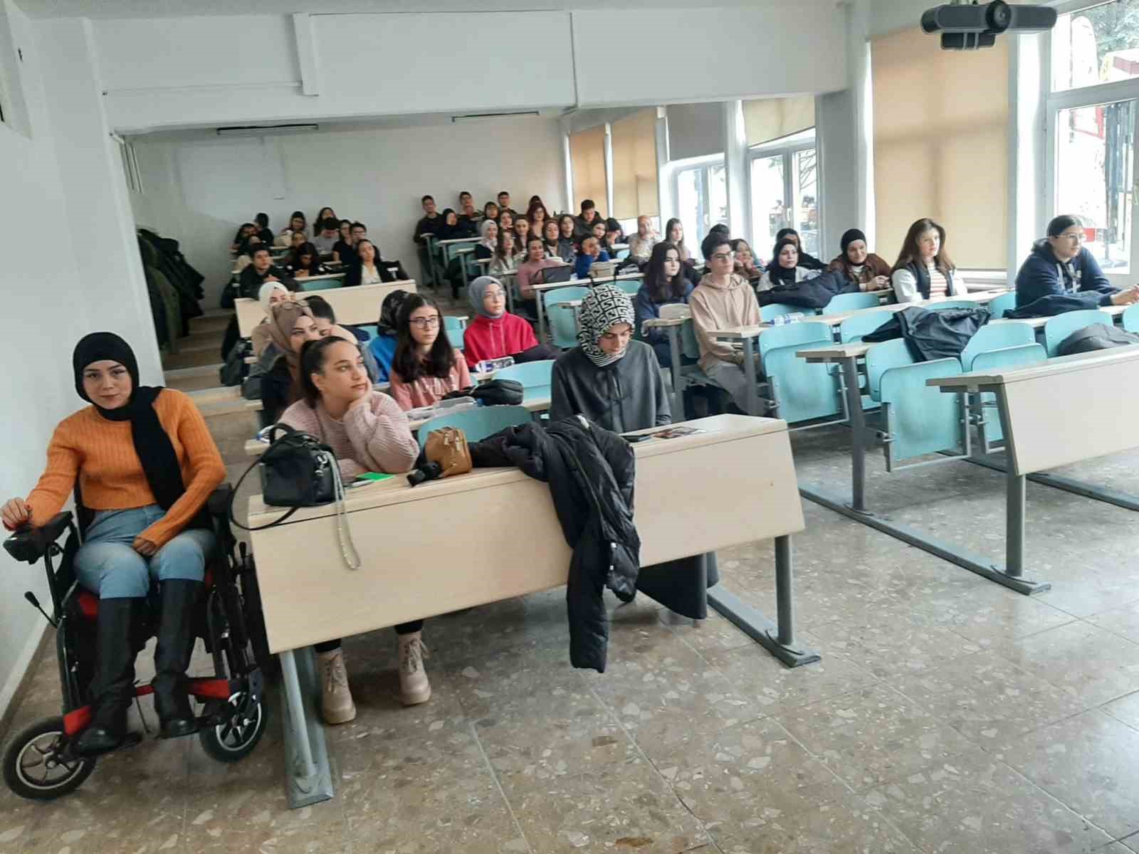 Eskişehir İl İnsan Hakları Kurulu, Anadolu Üniversitesi'nde İnsan Hakları dersine katıldı. (+8)