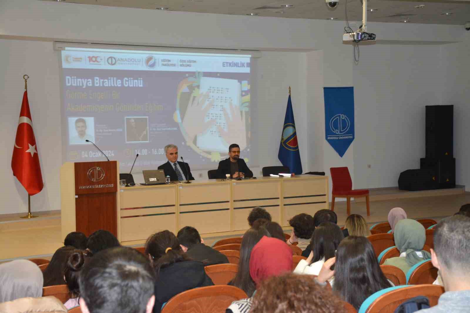 Anadolu Üniversitesi Görme Engelli İçin Eğitimi Anlattı.