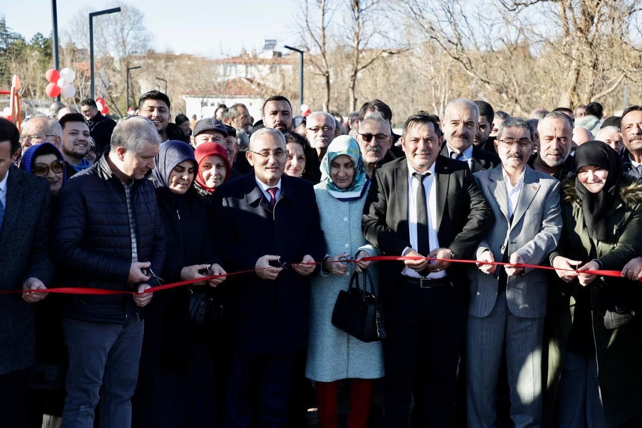 Kütahya'da Yoncalı Mesire Alanı ve Şehit Uzman Onbaşı Muhammed Yılmaz Parkı Yenilendi ve Açıldı.