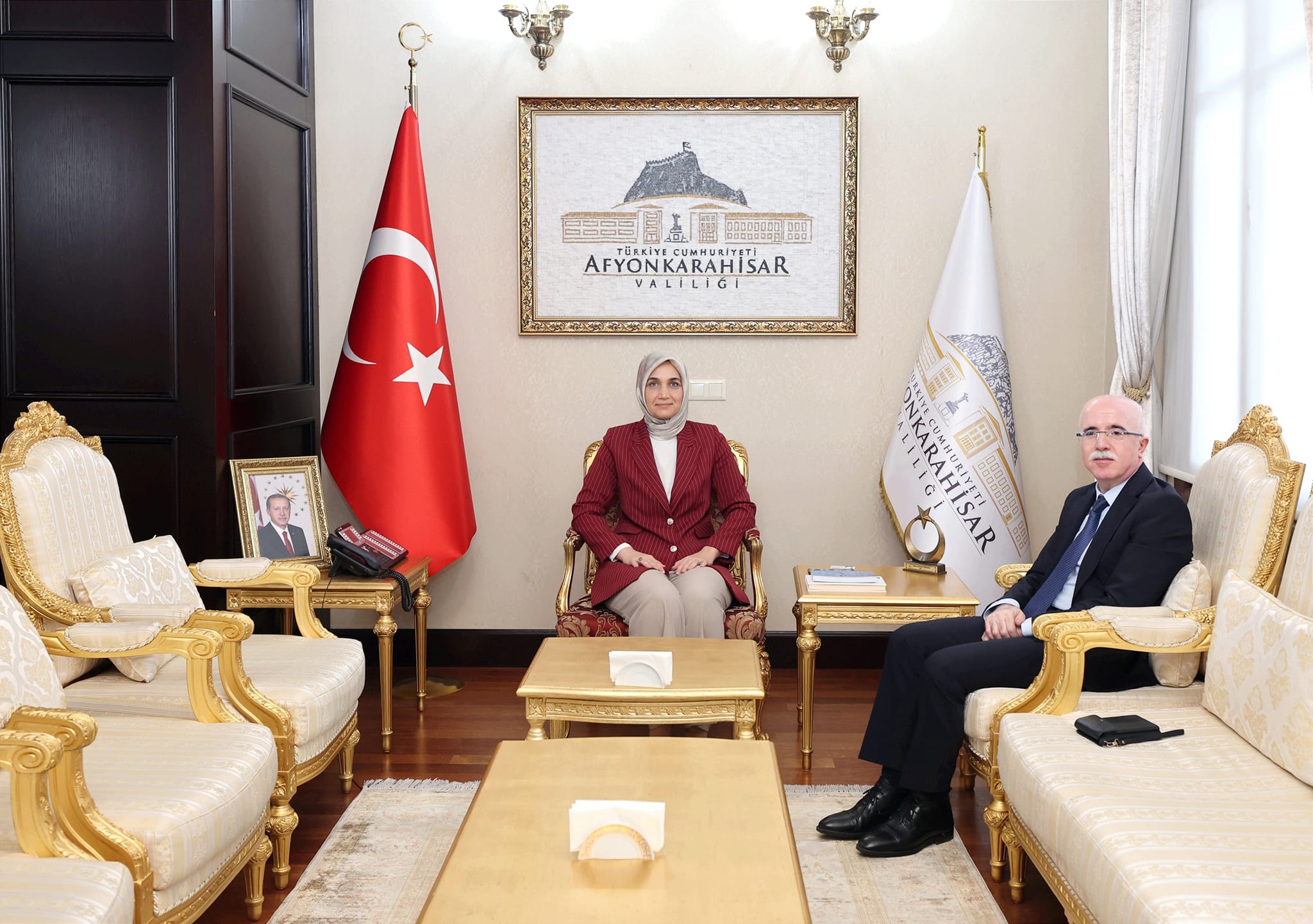 Afyonkarahisar Valisi, İstanbul Bölge Adliye Mahkemesi Savcısını makamında ağırladı.