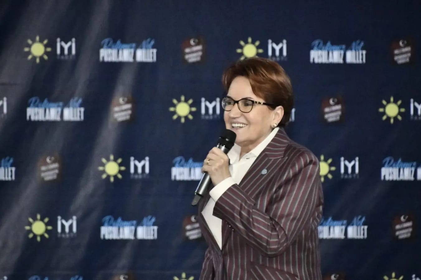 İyi Parti, Genel Başkan Akşener ile Manisa'da belediye başkan adaylarını tanıttı: 